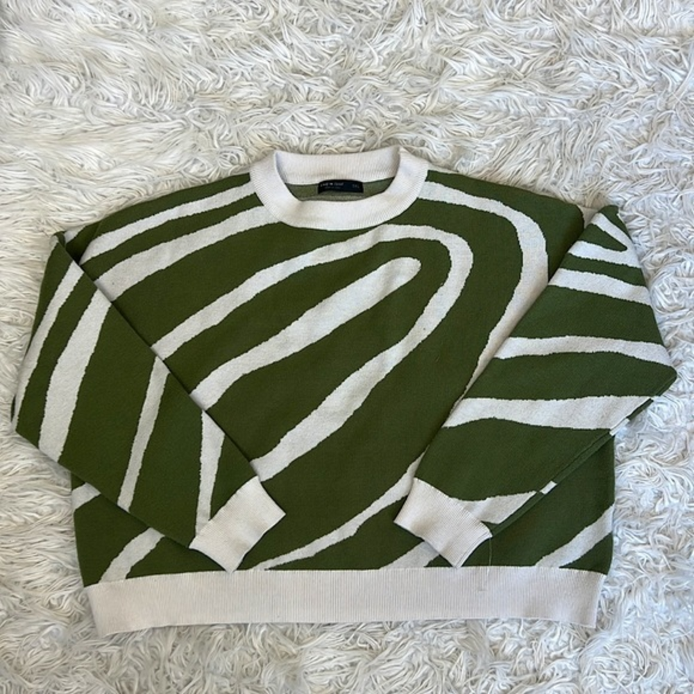 SHEIN CURVED STRIPED PRINT SWEATER